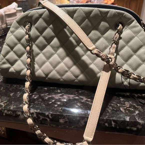CHANEL Quilted caviar leather Shoulder Bag - Seafoam color with light blue - Picture 2 of 14